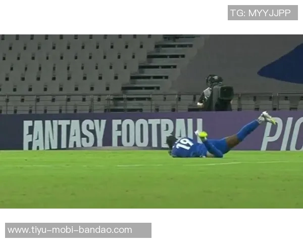 阿苏埃单刀突入禁区遭侵犯裁判未判点球引发强烈不满 阿苏埃单刀突入禁区遭侵犯裁判未判点球引发强烈不满