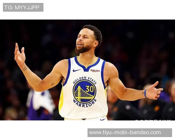 库里称赞小佩顿化学反应良好拦拆配合默契展现球队默契精神